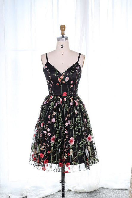 A-Line Spaghetti Straps Short Black V Neck Lace Homecoming Dress, Short Prom Dress H1016