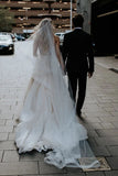 Strapless Beads Tulle Ivory Wedding Dresses V-Neck Lace Appliques Beach Wedding Gowns W1043