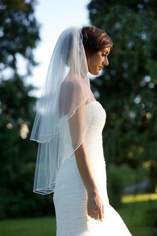 products/White_Tulle_Wedding_Veils_Bride_Ribbon_Edge_Two_Tiers_Wedding_Veils_with_Comb_V01.jpg