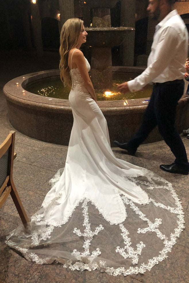 Mermaid Ivory Spaghetti Straps V-Neck Wedding Dress Lace Satin Bridal Dress PW661